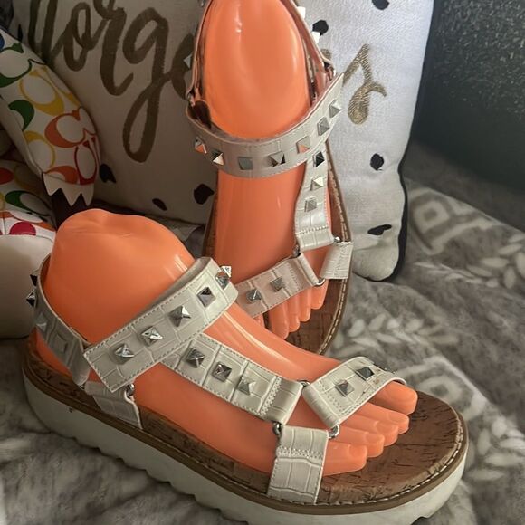 Steven new york white leather silver stud studded teva sandals 8.5 - Picture 2 of 6